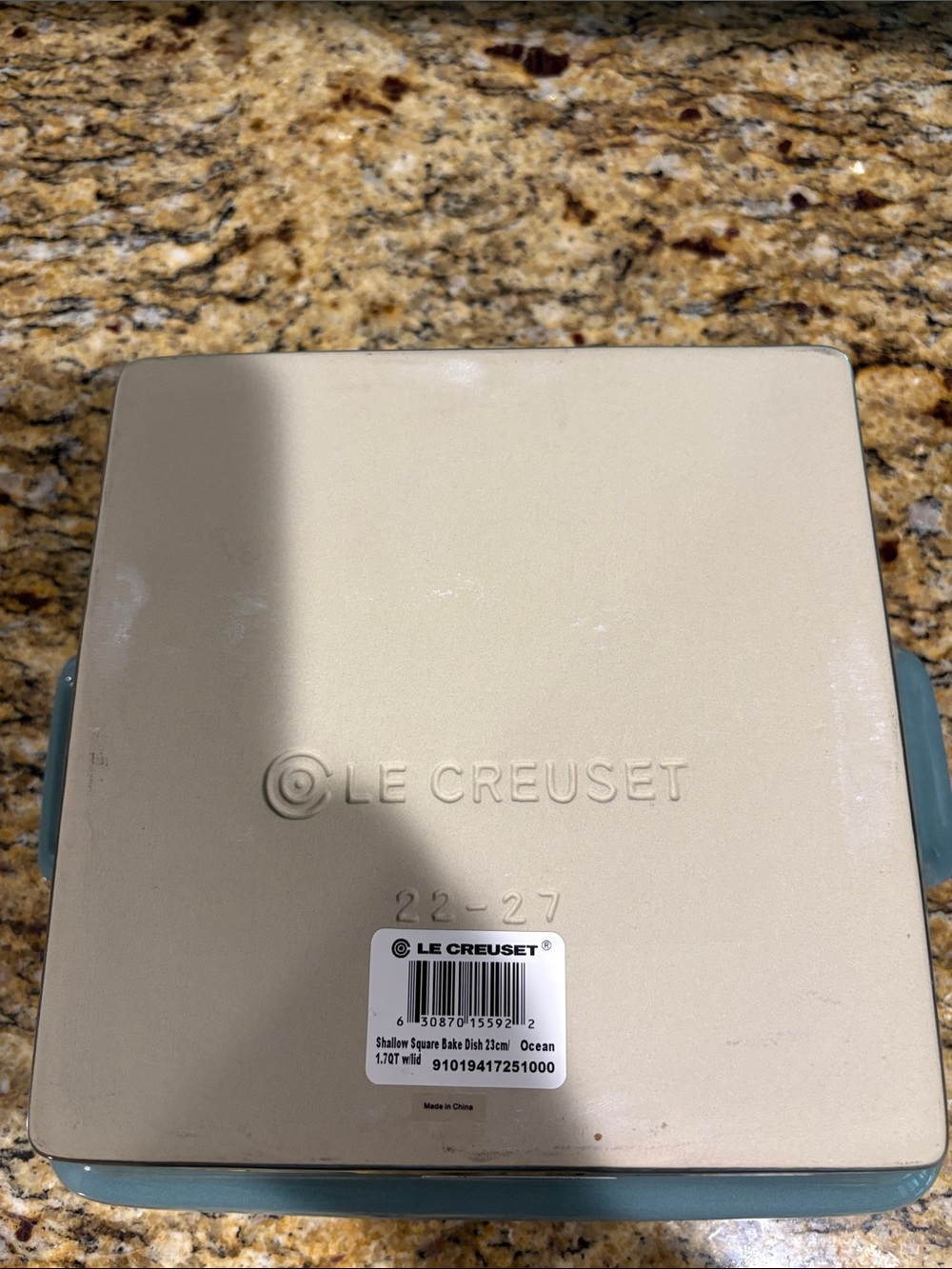 Le Creuset 23cm Square Shallow Dish with Lid, Ocean - Picture 7 of 15